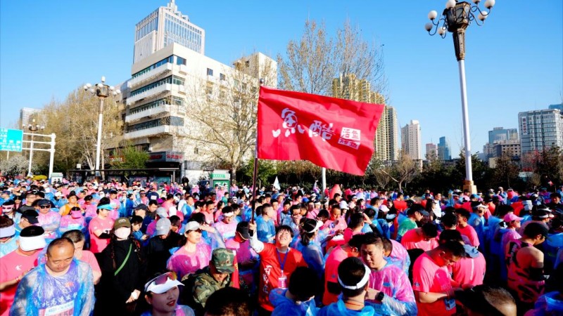 鱼酷活鱼烤鱼官方赞助2025石家庄马拉松,跑者享68折优惠