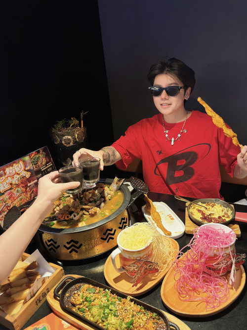 探鱼十周年来袭!烤鱼界扛把子联名悲伤蛙又出新品,爽麻无限,10刻开心